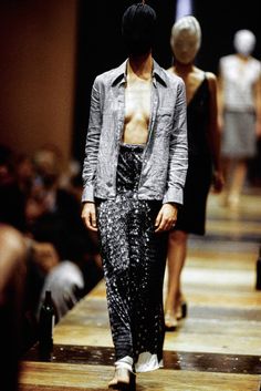 See the complete Maison Margiela Spring 1996 Ready-to-Wear collection. Runway Looks, Fashion Branding