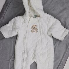 Little Me White Quilted Velour Baby Snowsuit New Without Tags Size: Tags States 6-9 But Fits More Like A 3-6 M Material: Cotton/Polyester. Front Closure. Sherpa Interior Please Ask All Questions Before Buying White Cotton Winter Onesie, White Fitted Winter Onesie, Baby Snowsuit, Winter Cold, Snow Suit, Cold Winter, Kids Shop, Jumpsuit, One Piece