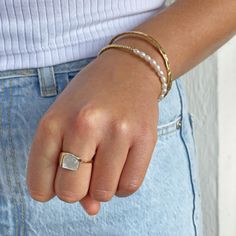 Mother Of Pearl Ring, Edgy Look, Weaving Techniques, Natural Pearls, Pearl Ring, Pearl Bracelet, Mother Of Pearl, Gifts For Friends, Gold Rings