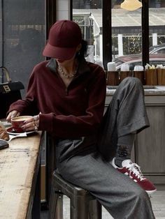 Urban Swag, Adidas Samba Outfit, Chique Outfit, Samba Outfit, Burgundy Outfit, Pretty Clothes, Trend Fashion