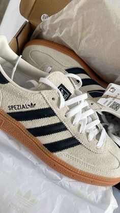 Don't worry if Adidas Sambas are sold out. We've rounded up some great alternatives that are just as stylish and comfy. Click through to see more! Looks Adidas, Stile Blair Waldorf, Chique Outfit, Skor Sneakers, Look Adidas, Dr Shoes, Shoe Wishlist, Adidas Spezial, Hype Shoes