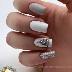 White Silver Christmas Nails, Nail Art Unghie Corte, Nail Art Christmas Designs, Nail Christmas Designs, Short Gel Nails, Christmas Gel Nails, Bride Nails, Neutral Nails, Dipped Nails