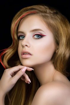 38 Mind-Blowing Colorful Eye Makeup Looks: Fun & Modern Inspiration! Makeup Looks Fun, Modern Inspiration, Vibrant Eyes, Colorful Eye Makeup, Lower Lashes, Black Wings, Hooded Eyes, Hazel Eyes