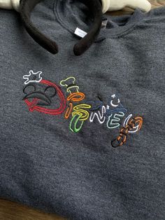 Disney Tshirt, Disney Fits, Characters Disney, Disney Sweatshirt, Classic Characters, Disneyland Outfits, Diy Disney Shirts