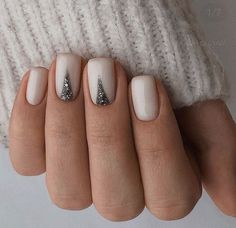 Neutral Winter Nails, Neutral Nail Designs, Snow Nails, Glitter Tips, Neutral Nail, Makeup Nails Designs, Stylish Nails Designs, Dip Nails, Pretty Nail Designs