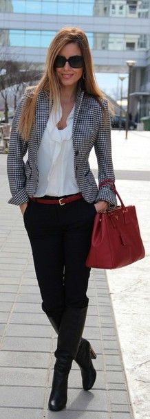 Trendy office outfit Business Fashion Women, Ținute Business Casual, Walking Down The Street, Trendy Business Casual, Woman Walking, Business Casual Work, Women's Outfits, Casual Work Outfit, Mode Chic