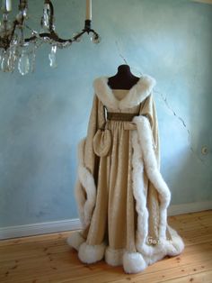 Neve Dorata Medieval Wedding, Old Dresses, Medieval Dress, Medieval Clothing, Fantasy Costumes, Medieval Fashion, Winter Dress, Fantasy Dress