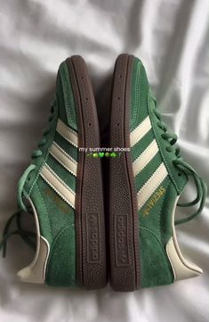 Green Spezials, Green Sambas, Green Adidas Shoes, Pretty Sneakers, Trendy Shoes Sneakers, Pretty Shoes Sneakers, Funky Shoes, Hype Shoes