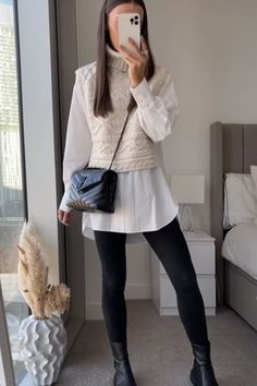 Sweater Vest Outfit, Winter Fashion Outfits Casual, Winter Leggings, Chic Sweaters, Business Casual Outfits, Mode Inspiration