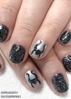 Disney Nails Malificent, Malificent Nail Design Simple, Disney Nails Villains, Maleficent Inspired Nails, Sleeping Beauty Nail Art, Dark Disney Nails, Disney Halloween Nails Simple, Maleficent Nails Designs, Black Disney Nails