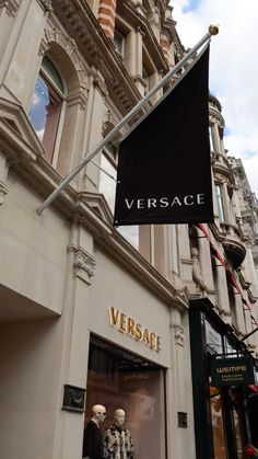 Versace Store London🇬🇧    #versace #versacemansion #versacefw22 #donatellaversace #fashion #fashionweek #luxury #luxurylife #luxurytravel Expensive Brands Aesthetic Wallpaper, Versace Store Interior, Versace Store Aesthetic, Shopping Aesthetic Luxury, Versace Store, Versace Gifts, Expensive Brands, Shop Signage