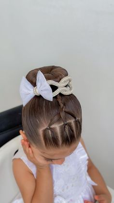 Penteados Boa Vista | RR | Penteado do dia com 🎀 @theprincess_rr 🎀 . . . . . . . #penteadoinfantil #mundorosa #maedemenina #boavistaroraima #lacosperfeitos | Instagram Ballerina Hairstyle, Ballerina Hairstyles, Lil Girl Hairstyles, Toddler Hairstyles, Gym Hairstyles