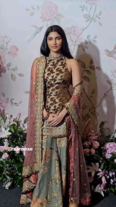 Heavy Border Suit Designs, Sabyasachi Anarkali, Sabyasachi Dresses, Suit Indian, Desi Wedding Dresses, Kaftan Designs, Anarkali Dress Pattern, Fancy Sarees Party Wear, Traditional Indian Dress