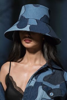 denim Ropa Upcycling, Blue Jeans Crafts, Ralph Russo, Ralph And Russo, Denim Wear, All Jeans, Denim Hat, Denim Diy, Fashion Inspiration Design