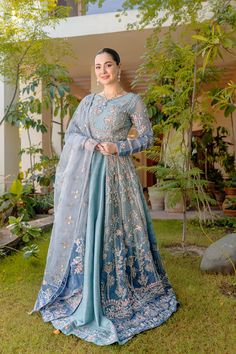 Azzal Mishaal Noor Wedding Formals – Sara Clothes Pakistani Wedding Outfits, Pakistani Fancy Dresses, Beautiful Pakistani Dresses, Desi Clothes, Pakistani Bridal Dresses, Stylish Dress Designs, Desi Fashion, Pakistani Outfits, Pakistani Wedding