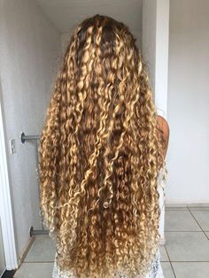 Long Natural Curly Hair, Dyed Curly Hair, Beautiful Curly Hair, Curly Hair Wig