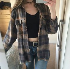 Grunge Winter Outfits, Winter Hipster, Tokyo Street Fashion, Flannel Outfits, 90s Fashion Grunge, Fashion 90s, Winter Shorts, Fashion Grunge