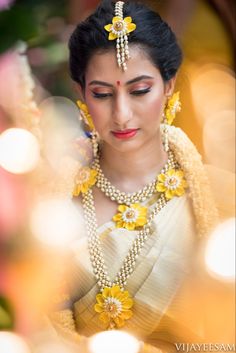 Yellow Floral Jewellery For Haldi, Haldi Set For Bride, Haldi Ornaments For Bride, Flower Jewelry Indian, Jewellery For Bride, Haldi Jewellery, Haldi Photoshoot