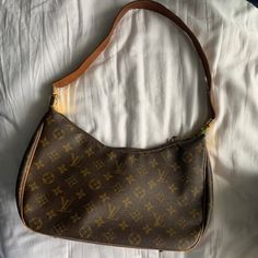 Vintage Louis Vuitton Shoulder Bag. One Owner. Good To Very Good Condition. Saks Fifth Avenue Label Inside. Brown Monogram Print. Shoulder Strap Replaced By Designer Handbag Specialist About 5 Years Ago Using Vintage But Unused Louis Vuitton Leather. Louis Vuitton Bags Aesthetic, Sac Noe Louis Vuitton Vintage, Thrift Outfit, Fall Thrift, Louis Vuitton Hobo Bag, Vintage Louis Vuitton Handbags, Louis Vuitton Outfit, Louise Vuitton, Lv Shoulder Bag