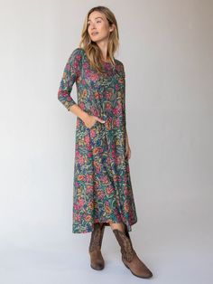 It's the perfect, easy everyday dress! Just throw on & go! Fitted Dresses For Everyday Fall Wear, Everyday Fitted Dresses For Fall, Fitted Everyday Dress For Fall, Everyday Fitted Fall Dresses, Casual Everyday Dresses For Fall, Everyday Dress, Knit Maxi Dress, Maxi Knit Dress, Maxi Dress Green