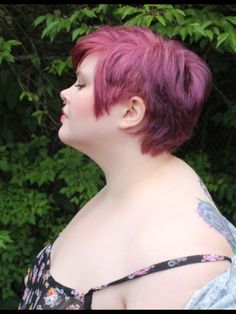 Short Hair Round Face Plus Size, Short Hair Plus Size, Double Chin Hairstyles, Fat Face Haircuts, Plus Size Hairstyles, Hairstyles For Fat Faces, Double Menton, Medium Hair Styles For Women, Round Face Haircuts