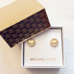 Authentic Michael Kors Logo Pave Earrings Nwt Michael Kors Gold Round Jewelry, Coquette Finds, Michael Kors Earrings, Pave Earrings, Crystal Heart Earrings, Modern Gold Jewelry, Life Vision, Michael Kors Logo, Rose Gold Crystal