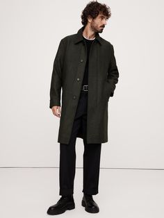 Modeled after the traditional Balmacaan coat, this piece is cut from a blend of warm, virgin wool, with an upturned collar and raglan sleeves to keep wind and rain out while maintaining your range of motion.  Warm: Lined and perfect for layering.  Fabric from Italy's Manifattura Tessile.  Point collar with hidden button-front closure.  Two exterior and two interior pockets.  Center back vent.  Fully lined.  Standard fit.  Long sleeves.  Below-knee length.  Model: Size M, 6'2" (188cm). Car Coat Men, Men's Jackets, Dark Olive Green, Car Coat, Men's Coats & Jackets, Range Of Motion, Raglan Sleeve, Mens Coats, Olive Green