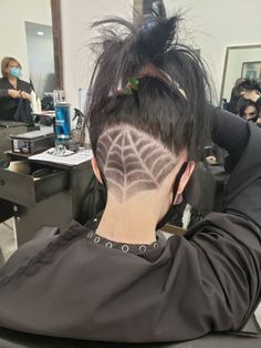 Undercut Ideas, Goth Hair, Design Mandala, Smink Inspiration, Spider Girl, Punk Hair, Women Design, Hair Tattoos