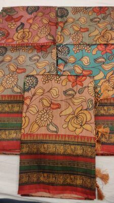 Silk Kalamkari Sarees, Siri Designers, Kalamkari Fabric, Kalamkari Print, Kalamkari Sarees, Fashionable Saree Blouse Designs, Pattern Design Inspiration, Flower Art Drawing, Kalamkari Saree