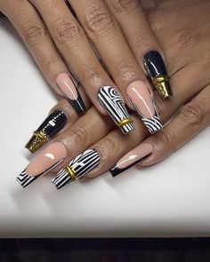 Ny Nails, Black And White Nail Art, Nail Lab, Nail Tutorial Videos, Abstract Nail Art, Black White Abstract, Nyc Brooklyn, Dark Nails