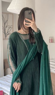 Silk Dresses Designs, Cotton Dress Summer Casual, Marriage Suits, Lawn Dresses, Clothing Pattern Design, Pakistani Women Dresses, Simple Frock Design, Celebrity Casual Outfits