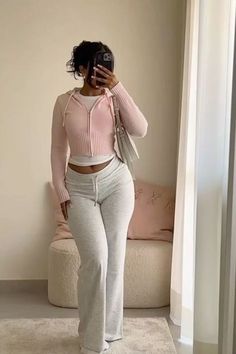 Cute Babysitting Outfits, Babysitting Outfit, Flared Legging Outfit, Adrette Outfits, Modele Fitness, Leggings Outfits, Mode Zara, Flared Leggings, Outfit Inspo Casual