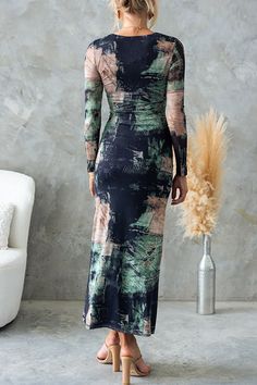 Elevate your fashion game with our Chic Long Sleeves Abstract Print Bodycon Maxi Dress. This stylish and versatile dress boasts long sleeves and a bodycon fit for a flattering silhouette. The abstract print adds a touch of elegance and the maxi length offers a stunning look. Upgrade your wardrobe with this must-have dress! Material:Cotton+Polyester SIZE US/CAN BUST WAIST HIPS S 2-4 33"-34" 26"-27" 36"-37" M 6-8 35"-36" 28"-29" 38"-39" L 10-12 37"-39" 30"-32" 40"-42" XL 12-14 40"-42" 33"-35" 43"-45" Winter Mini Dresses, Bodycon Maxi Dress, Bodycon Maxi Dresses, 70 Dress, Versatile Dresses, Long Blouse, Printed Maxi Dress, Hoodie Dress, Abstract Print