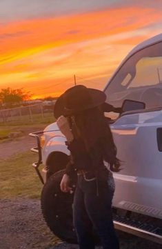 Takuachita Aesthetic, Norteñas Aesthetic, Mexican Cowgirl Aesthetic, Ranchera Aesthetic, Black Country Girl, Vaqueras Aesthetic, Vaquera Outfit Mexican Women, Latina Cowgirl Outfits, Baile Outfits Jaripeo