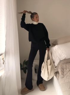 Stylish Outfits For Winter 2023, Turtle Neck With Sweatshirt, Nice Athleisure Outfits, Lululemon Street Style, 0 Degree Outfit Winter, Kino Outfit, Casual Cozy Outfits, Comfy Cute Winter Outfits, Fall Cozy Fit Turtleneck