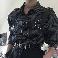 Edgy Fitted Harness With Suspenders, Simple Techwear, Harness Outfit, Stil Masculin, Mode Grunge, Mode Kpop, Mein Style, Swaggy Outfits, Drawing Clothes