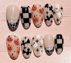 In love with this set of Halloween nails! Nail Art Halloween, Holloween Nails, Halloween Acrylic Nails, Pumpkin Nails, Girly Acrylic Nails, Short Acrylic Nails Designs, Halloween Nail