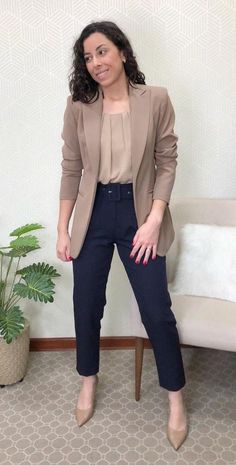 25 TRENDY FALL OUTFIT IDEAS FOR WOMEN OVER 55 - valemoods Formal Office Wear For Women, Formal Outfits For Women Office Wear, Corporate Makeup, Outfits On A Budget, Year Aesthetic, Work Attire Women, Fashionable Work Outfit, Professional Work Outfit, Look Expensive