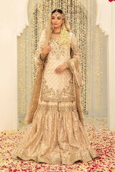 Get ready to dazzle in this stunning Bollywood-inspired wedding Lehenga choli. Crafted from premium-quality georgette fabric, this ensemble is perfect for any bride who wants to look and feel like a Bollywood celebrity on her big day. Pakistani Lehenga Designer sabyasachi Embroidered for Women Bridal wedding Dresses outfit for bride lehengas Design Made on order USA Bollywood Inspired Wedding Pakistani Lehenga Choli with Georgette, Sequins, and Embroidery Work The Lehenga choli features intricate sequin and thread work that exudes elegance and sophistication. The embroidery work is done by skilled artisans, who have years of experience in creating exquisite bridal wear. The Pakistani Lehenga comes in a beautiful shade of red, which is considered auspicious in Indian culture. The choli is d Traditional Kurti, Pakistani Lehenga, Wedding Dresses Pakistani, Pakistani Bridal Dress, Pengantin India, Dusty Pink Dresses, Nikkah Dress, Wedding Dress Outfit