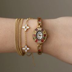 Clip On Watch, Gift Under $20 For Women, Vintage Wrist Watch Women, Dainty Gold Watch Women, Vintage Bracelets Gold, Vintage Women Watch, Gold Jewelry Inspiration, Cool Watches Unique, Stuff To Put On Your Christmas List