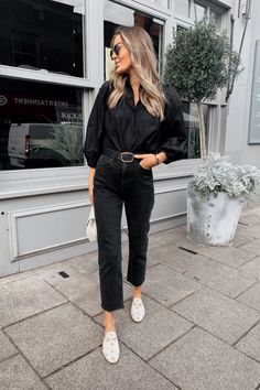 Outfits With Black Jeans, Nadia Anya, Black Straight Jeans, Jeans Palazzo, Jeans For Fall, Straight Leg Jeans Outfits, Mum Jeans, High Rise Black Jeans, Faded Black Jeans