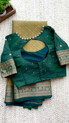 Hand Worked Blouse, Worked Blouse, Sarees Blouse, Latest Blouse Designs Pattern, Best Blouse Designs, New Saree Blouse Designs, Traditional Blouse Designs, Latest Model Blouse Designs, Fashionable Saree Blouse Designs