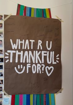 a bulletin board with the words what r u thankful for?