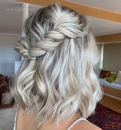 Tuns Bob Lung, Trendy Prom Hairstyles, Updo For Short Hair, Cute Prom Hairstyles, Braided Prom Hair, Prom Hair Down, How To Curl Short Hair, Prom Hairstyles For Short Hair, Bridesmaid Hair Short