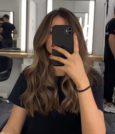 Short Length Balayage, Soft Light Brown Hair With Highlights, Soft Babylights Brunette, Korean Balayage, Light Golden Brunette Hair, Korean Balayage Hair, Honey Latte Brunette Hair, Korean Hair Color Brown, Light Brown Hair With Minimal Highlights