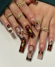 acrylic nails, brown nails, autumn nails inspo, fall nails, gold details Cute Earthy Nails, Brown Nails Acrylic French Tip, Brown Stilleto Nails Design, November Nails Ideas Brown, Nail Designs Autumn 2024, Brown Glam Nails, Long Square Fall Nails, Fall Baddie Nails Acrylic, Flannel Nail Design