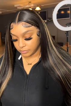 Hair For Spring, Baddie Hairstyles Latina, Hairstyles Latina, Hairstyles With Extensions, Highlights On Dark Hair, Party Hairstyle, Life Upgrade