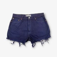 "Gender:Womens  Vintage Levi's 505 hot pants cut off denim shorts in overdyed navy blue with a zip fly. Waist measures size W36. Made from cotton.  Condition:Excellent  Shorts have been overdyed. Colour may transfer. Please rinse thoroughly.  Measurements:     Waist: 36\"   Leg Length: 3\"" Short A, Levi's 505, Jean Vintage, Levis 505, Vintage Tommy Hilfiger, Vintage Wrangler, Short En Jean, Shirt Pattern, Vintage Levis