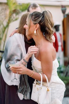 How fun is a glam ponytail for your rehearsal dinner? Keep your hair polished, out of your face and chic with a fun ponytail. Glam Ponytail, Fun Ponytails, Messy Ponytail, Side Ponytail