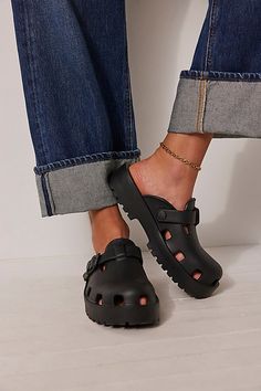 Summer Autumn Outfit, Clogs Outfit, Mens Shoes Casual Sneakers, Blue Flats, Swag Shoes, Outfit Inspo Fall, Black Fits, Mens Casual Shoes, Boho Outfits